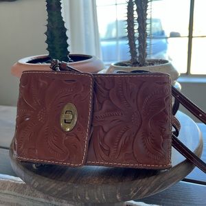Patricia Nash designs small crossbody bag
